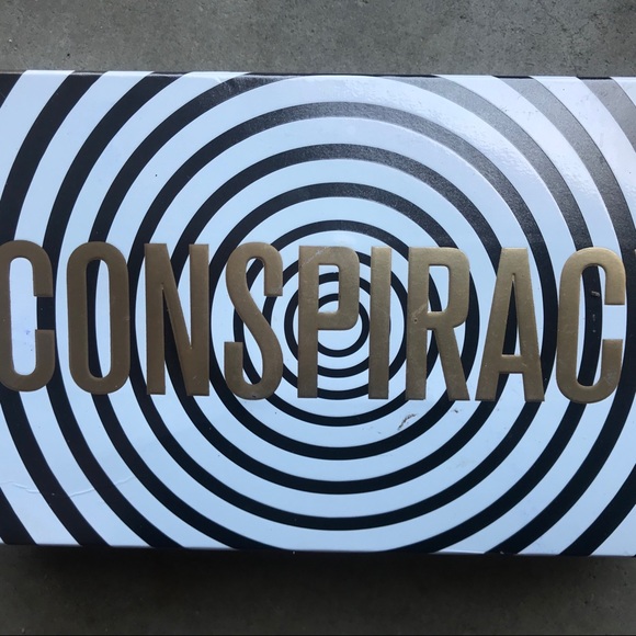 Conspiracy eyeshadow palette - Picture 2 of 3